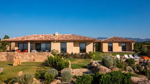 Villa L